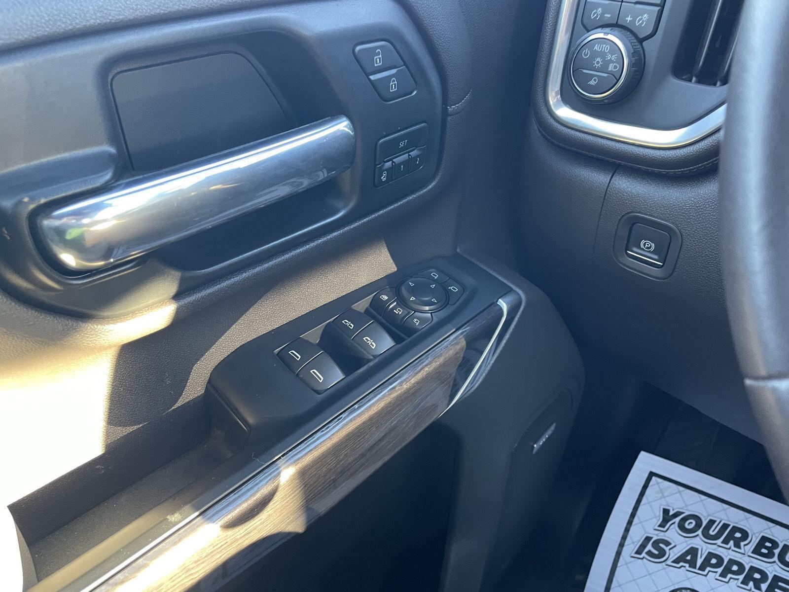 Vehicle photo 34