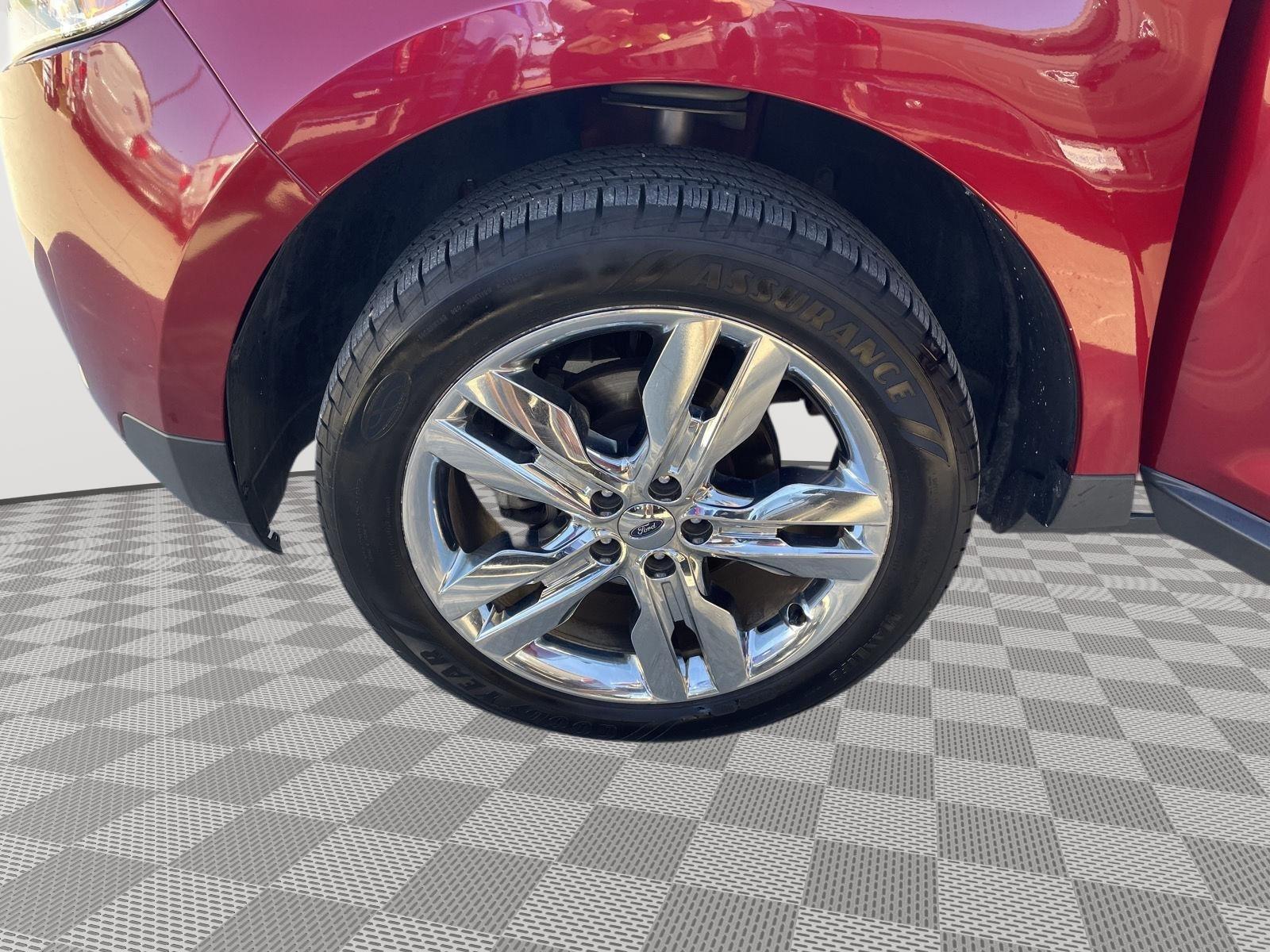Vehicle photo 10