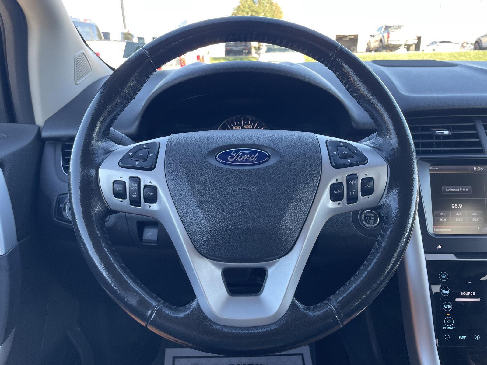 Vehicle photo 12