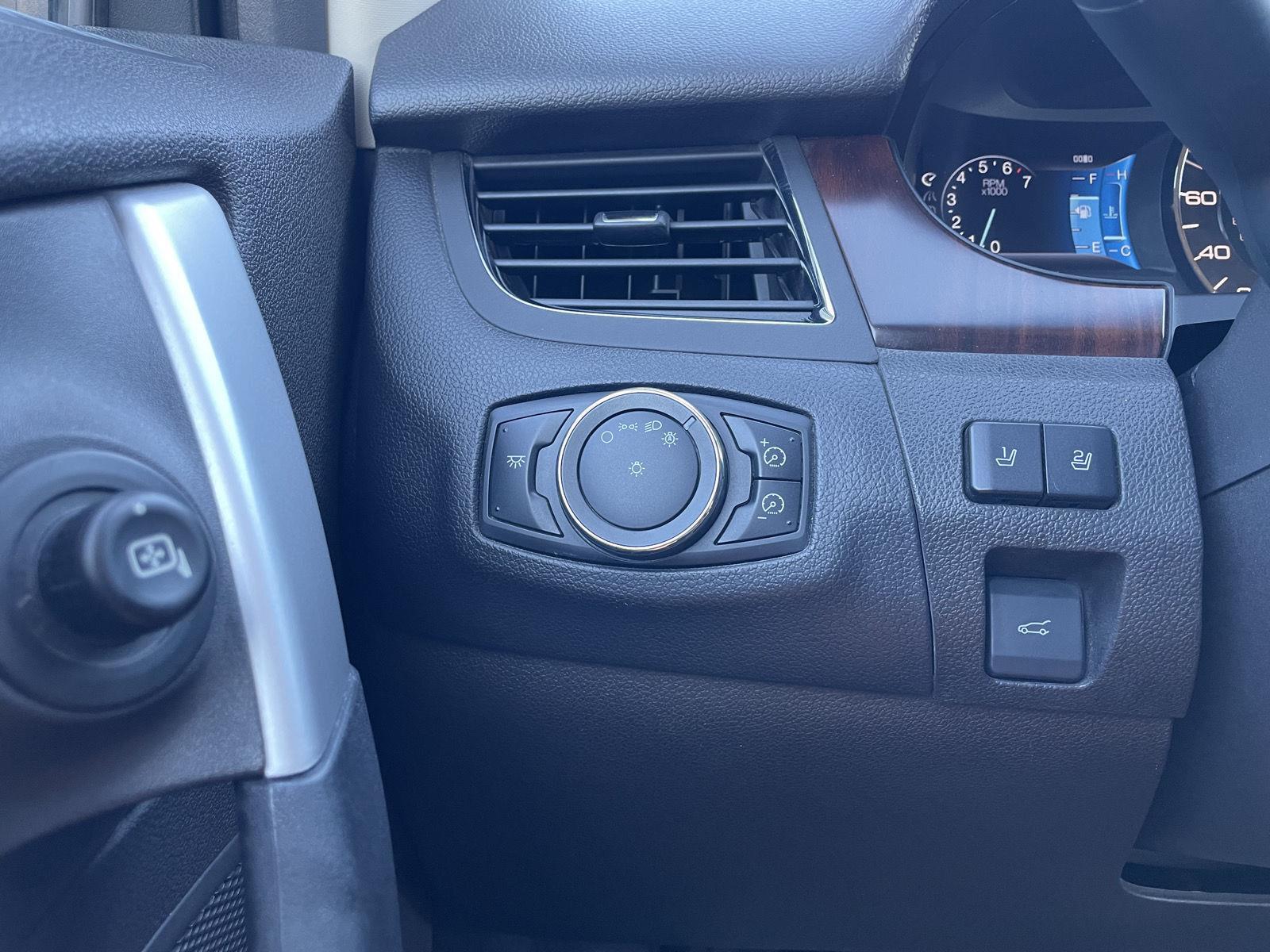 Vehicle photo 16