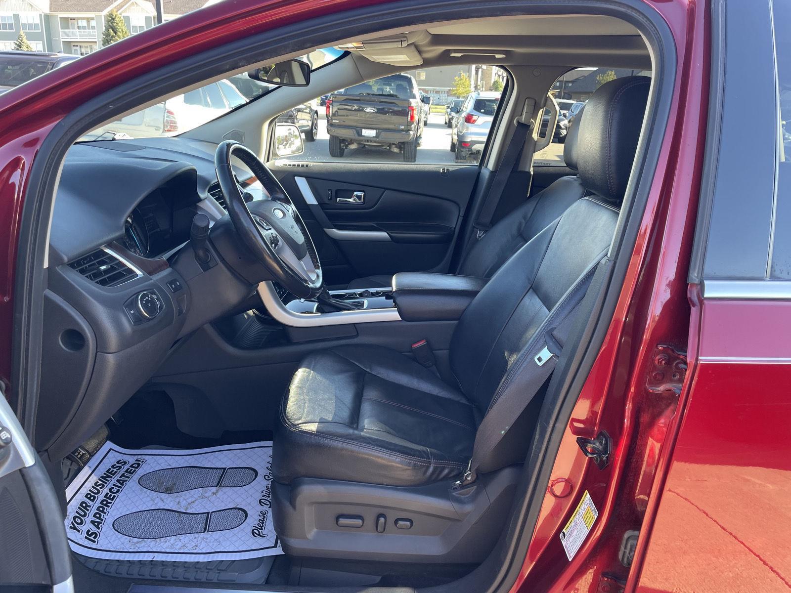 Vehicle photo 17