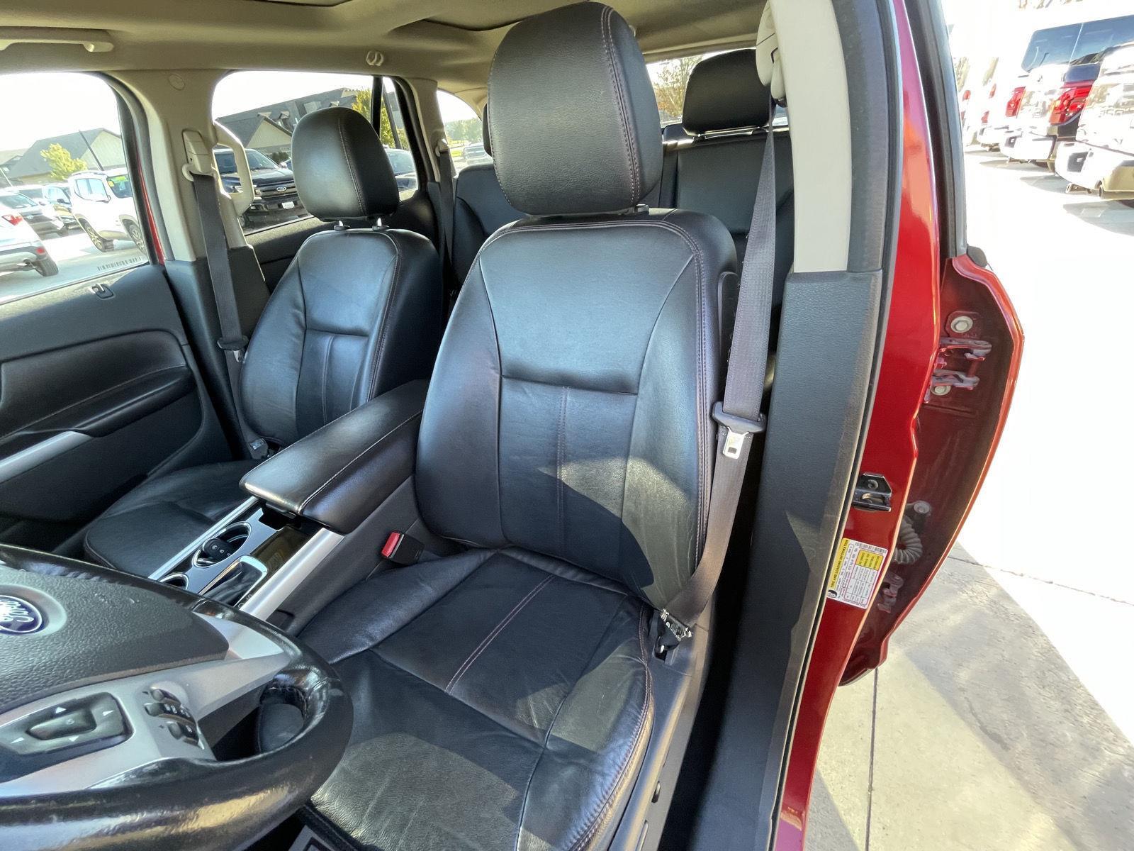 Vehicle photo 18