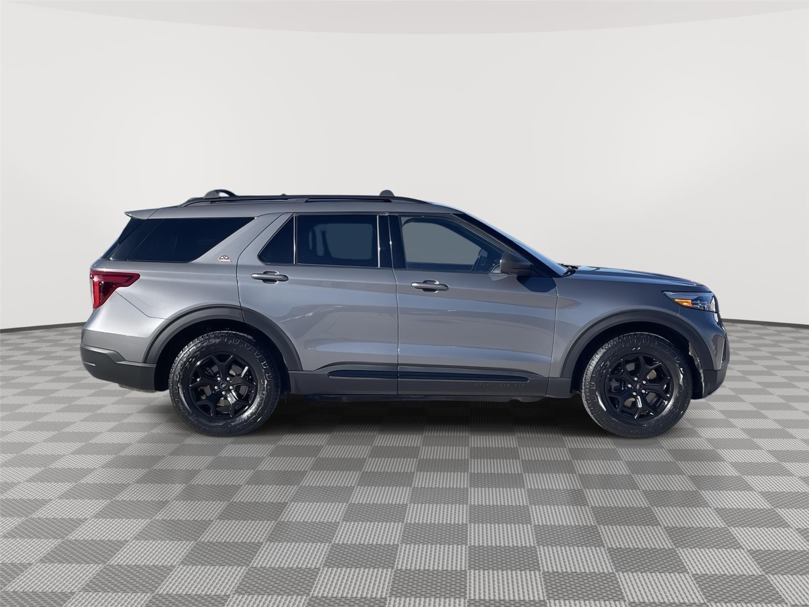 Vehicle photo 6