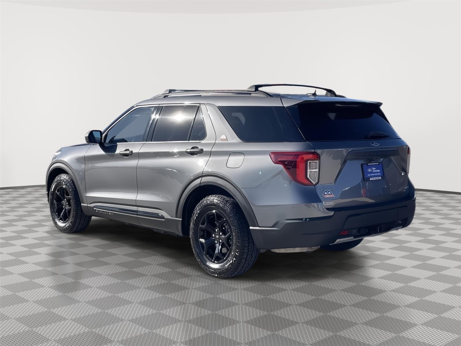 Vehicle photo 9