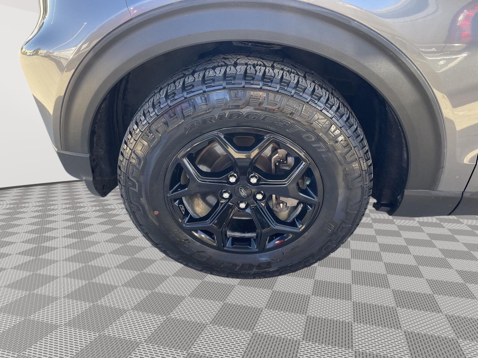 Vehicle photo 10