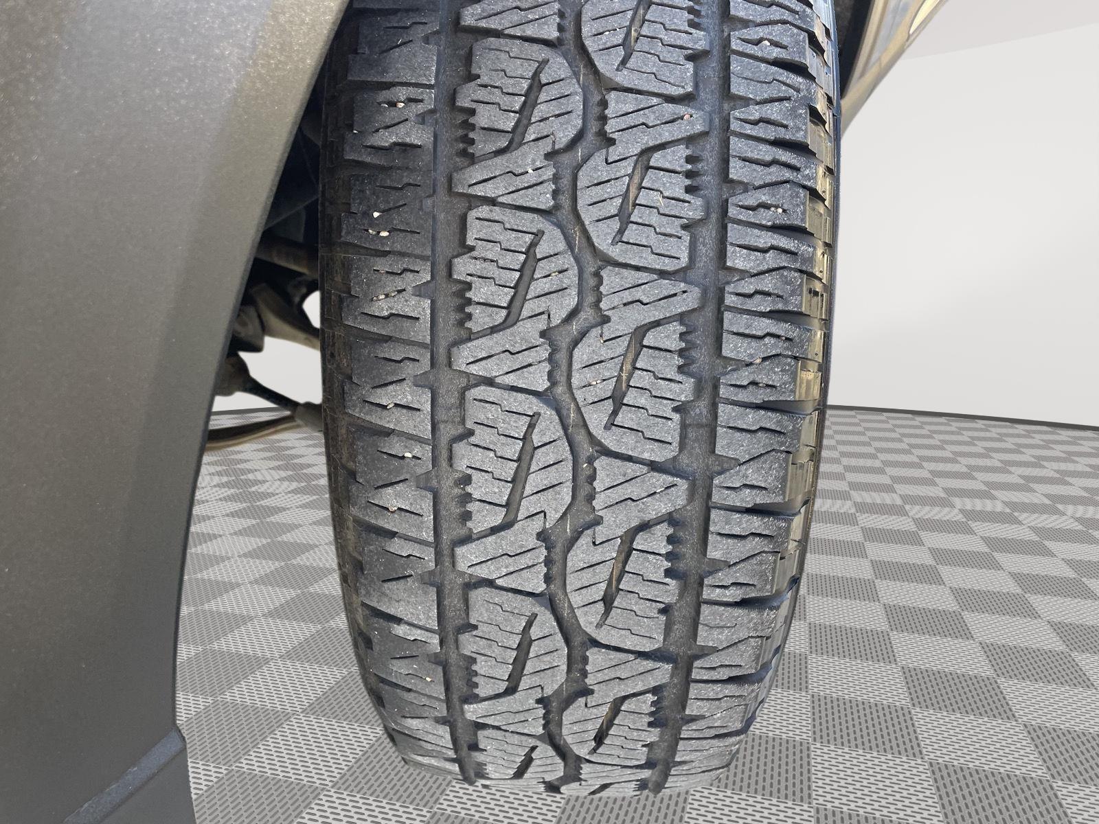 Vehicle photo 11