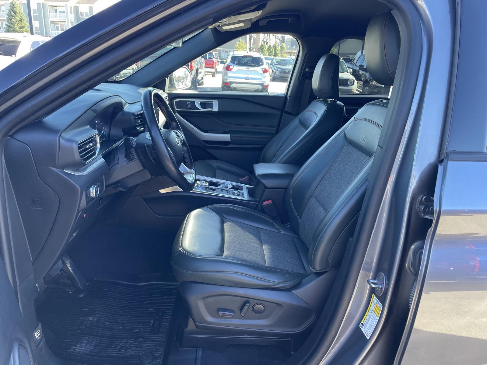 Vehicle photo 17