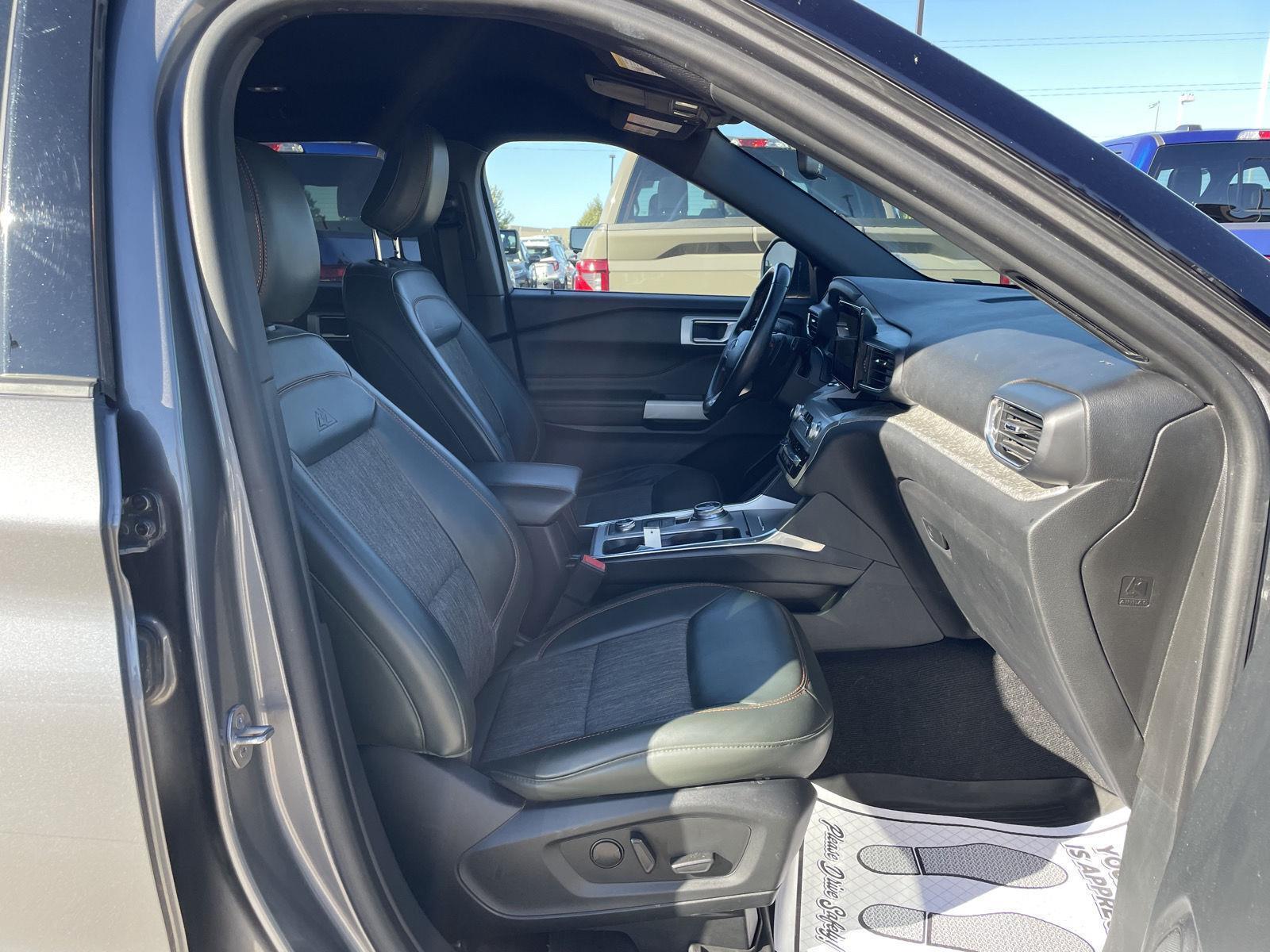 Vehicle photo 19