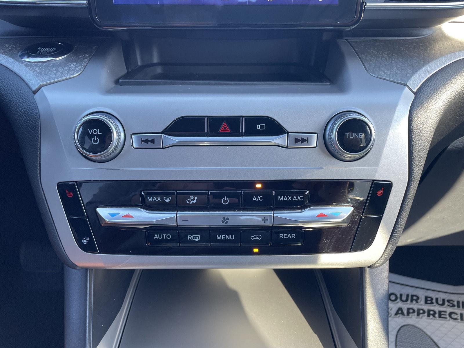 Vehicle photo 28