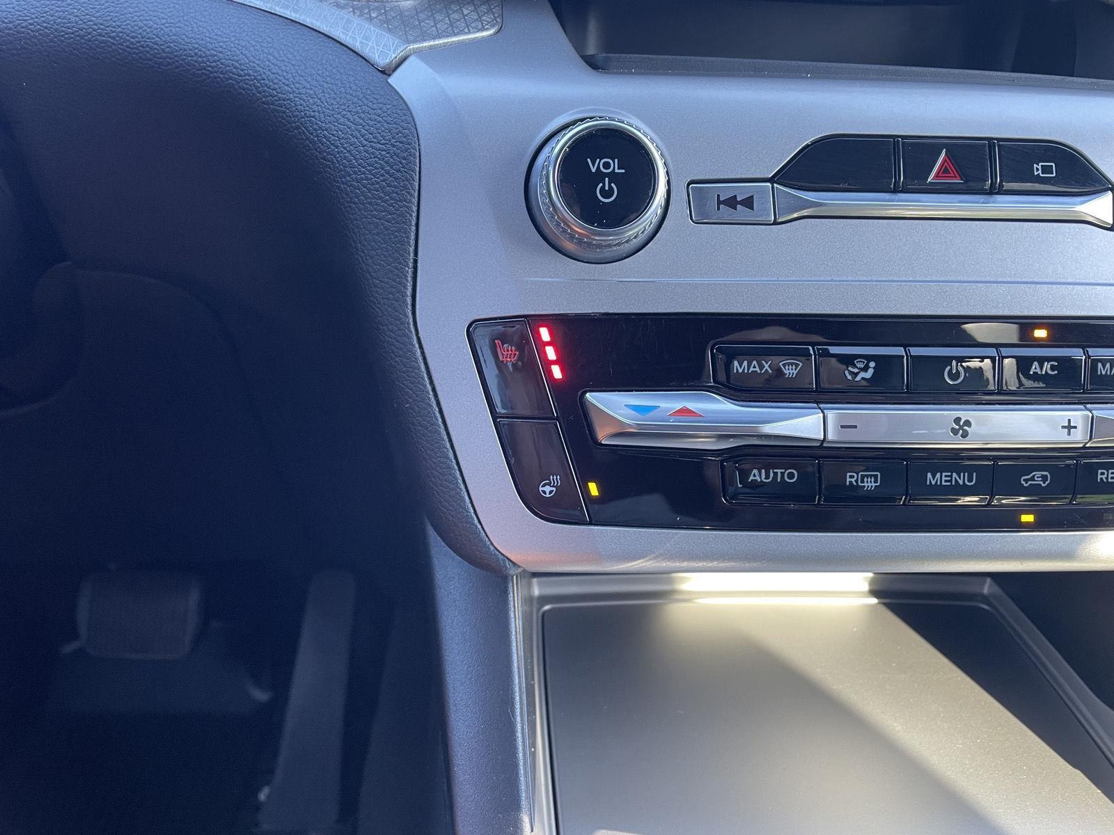 Vehicle photo 29