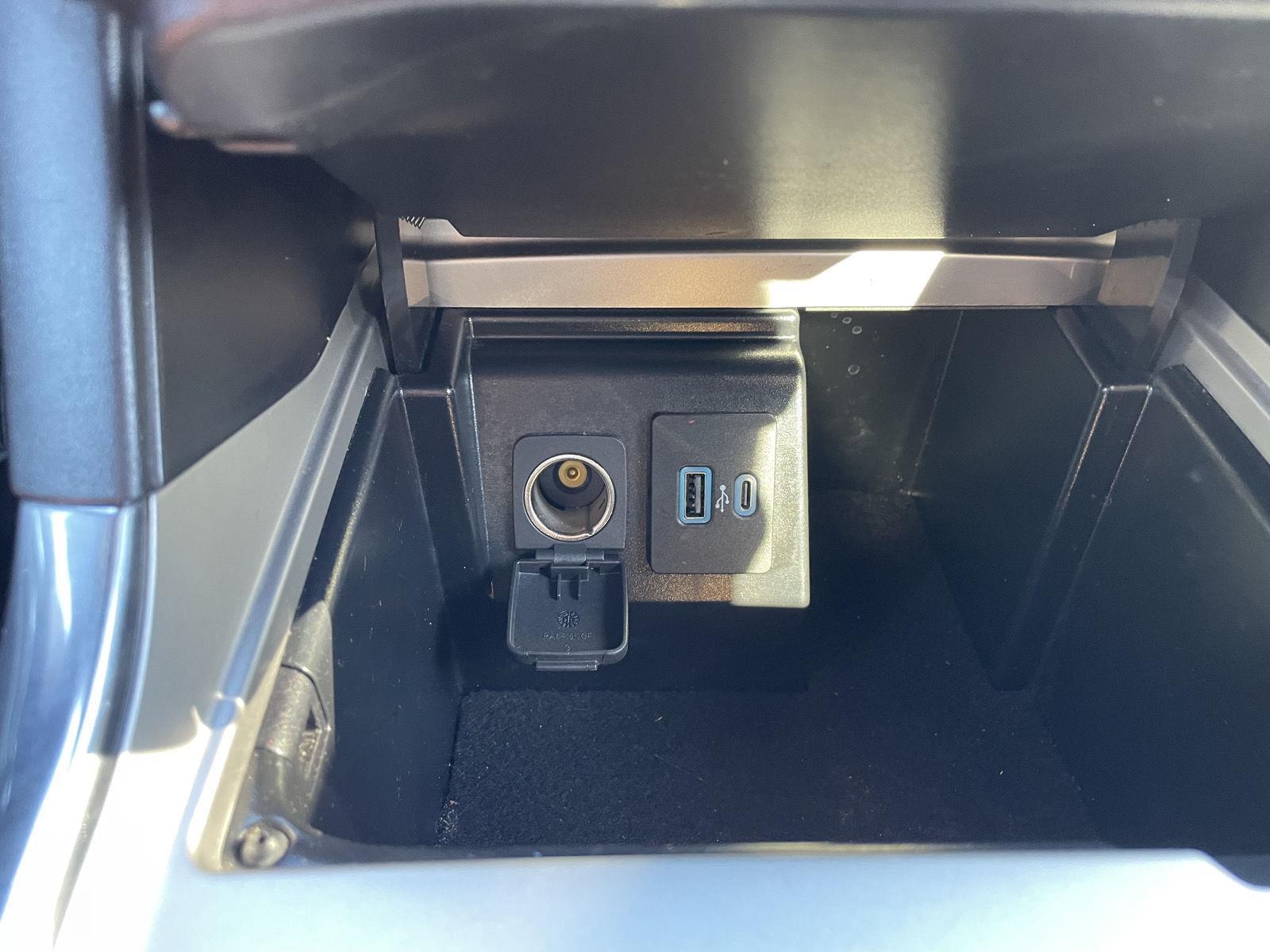 Vehicle photo 30