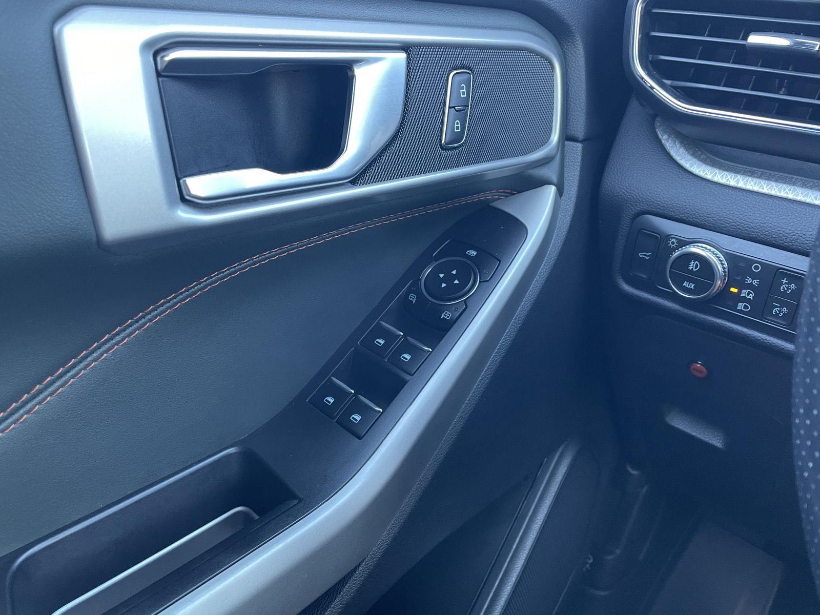 Vehicle photo 31