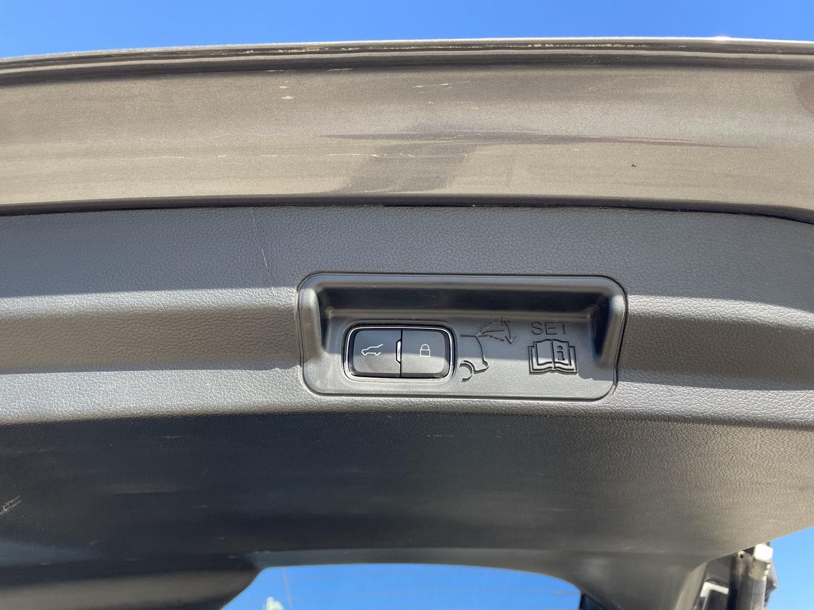 Vehicle photo 38