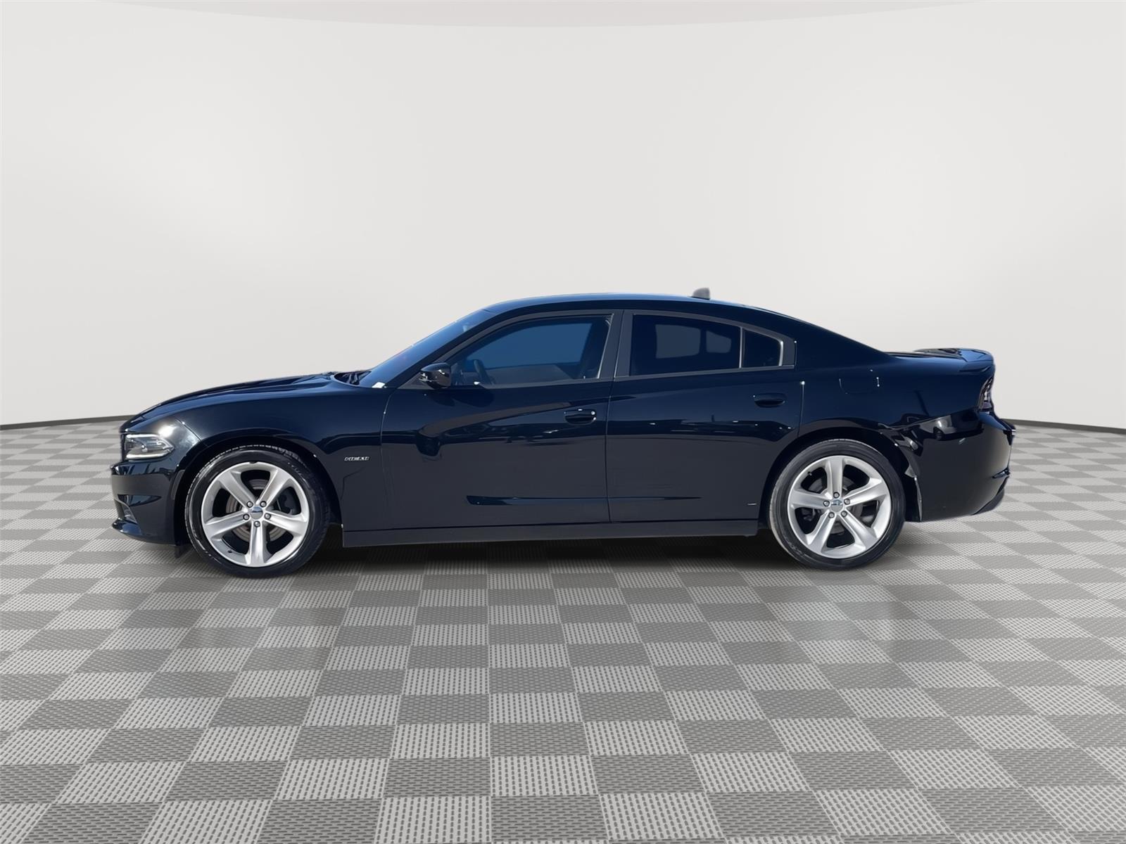 Vehicle photo 2