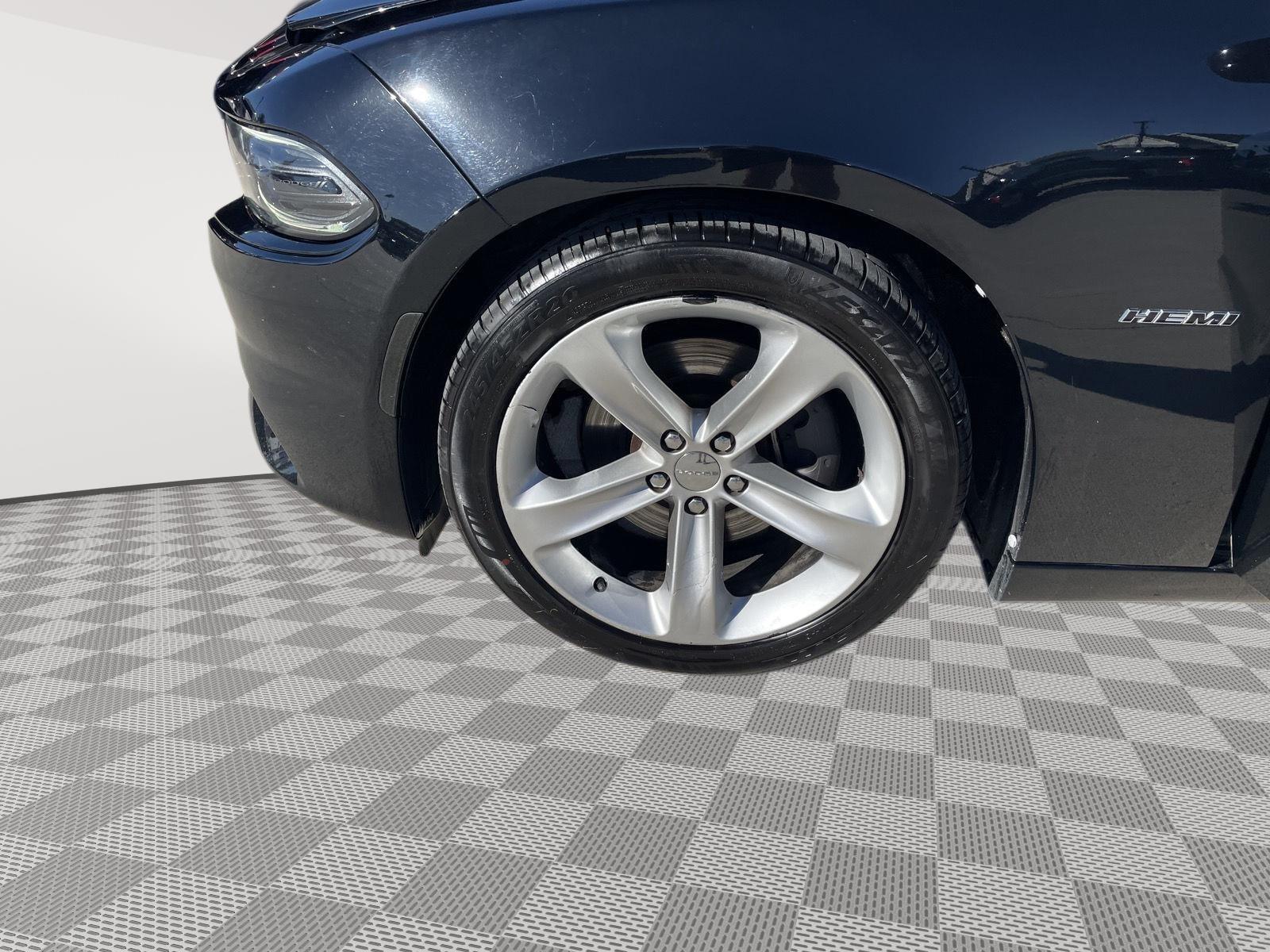 Vehicle photo 10