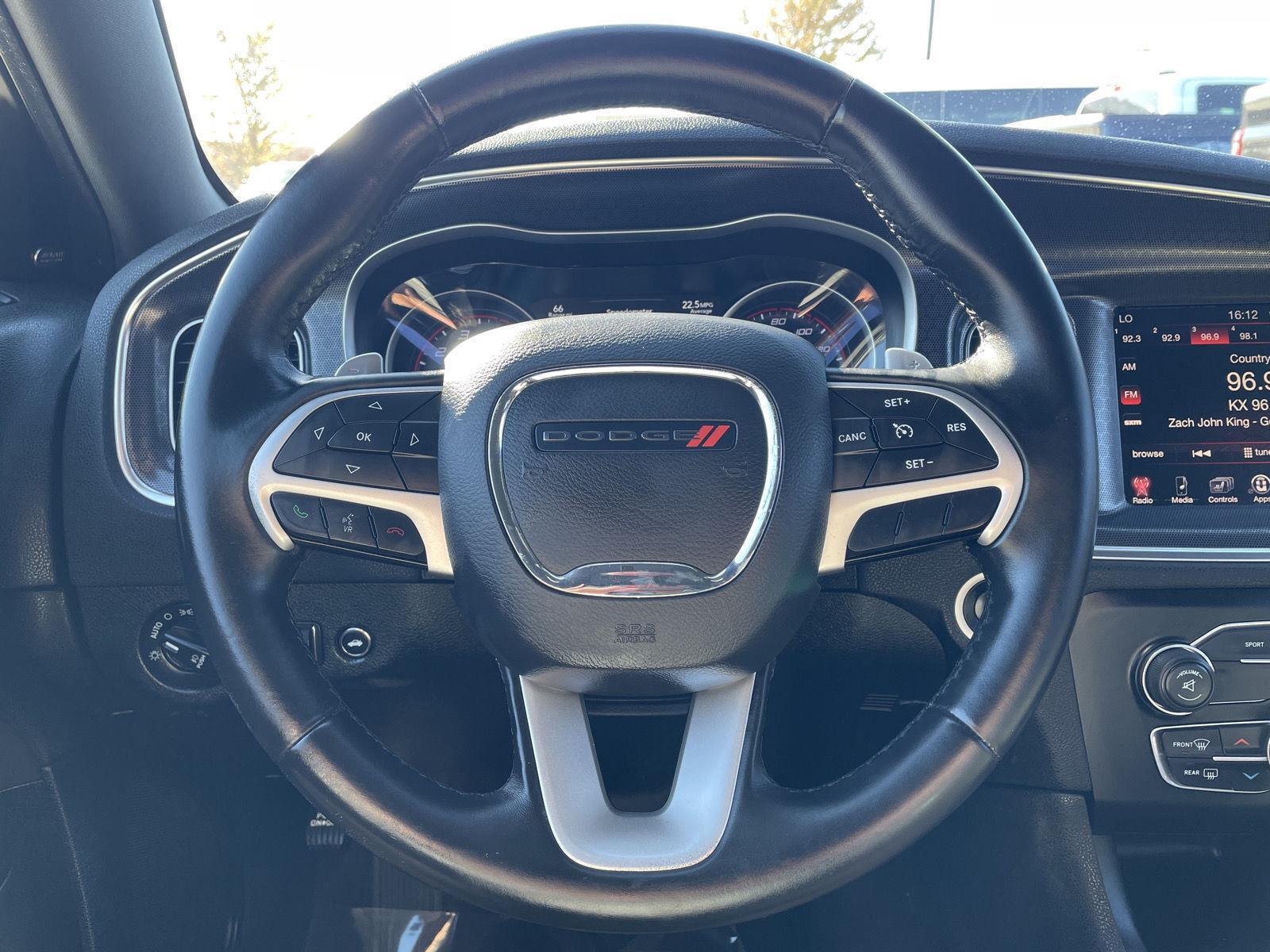 Vehicle photo 12