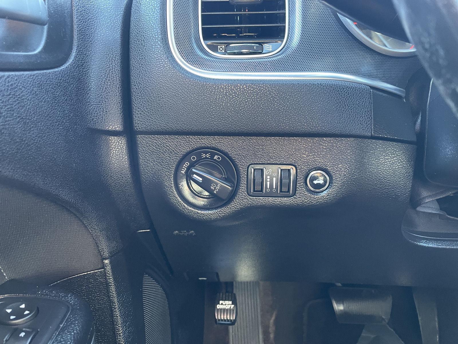 Vehicle photo 16