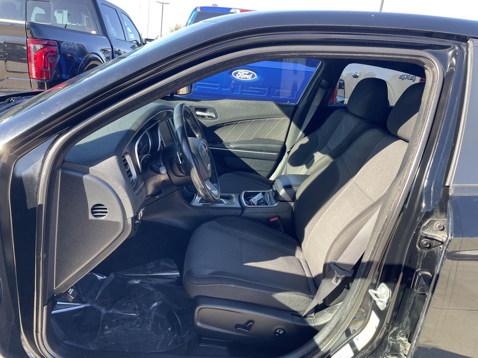 Vehicle photo 17