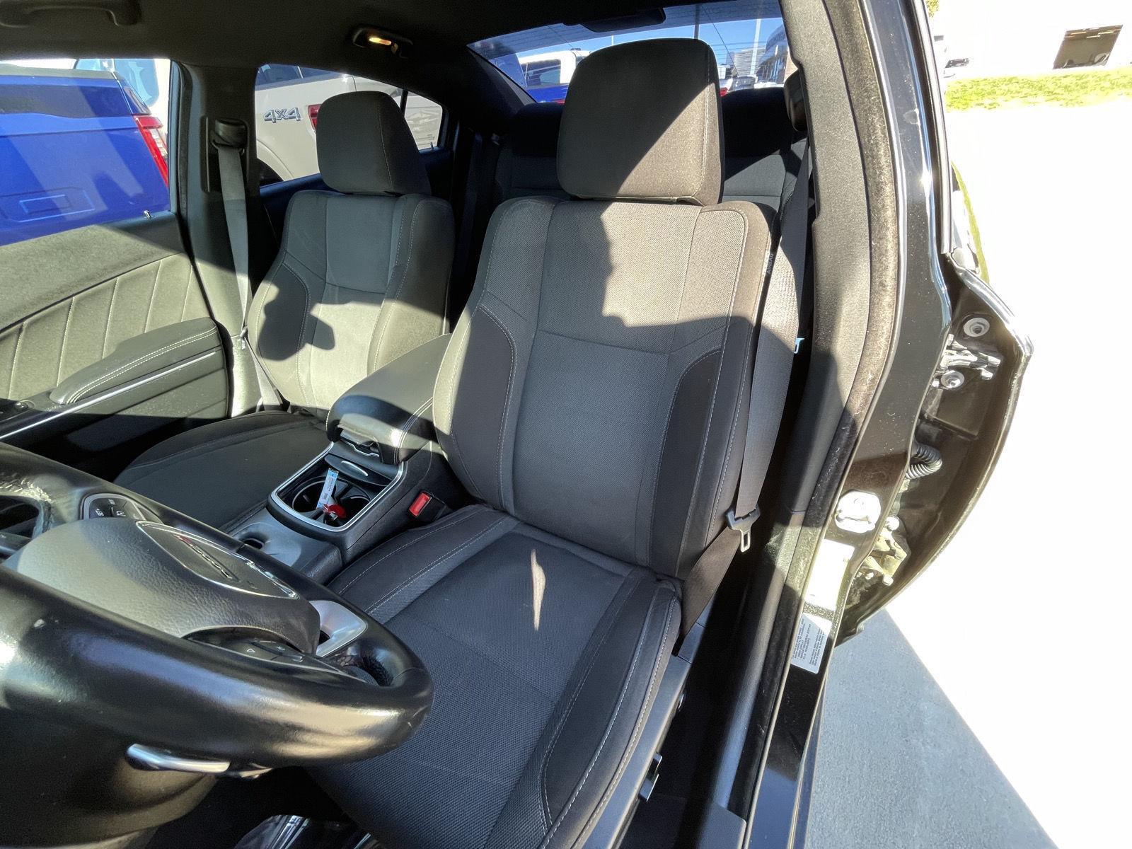 Vehicle photo 18