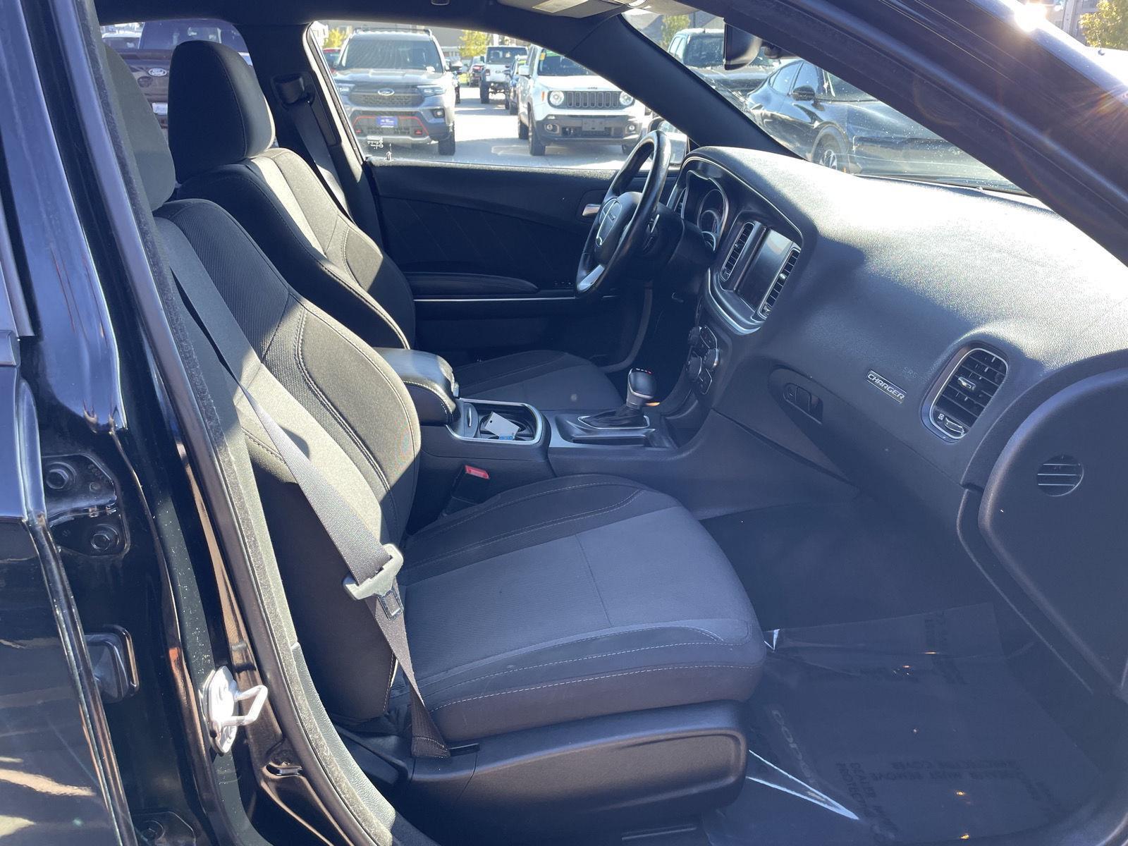 Vehicle photo 19