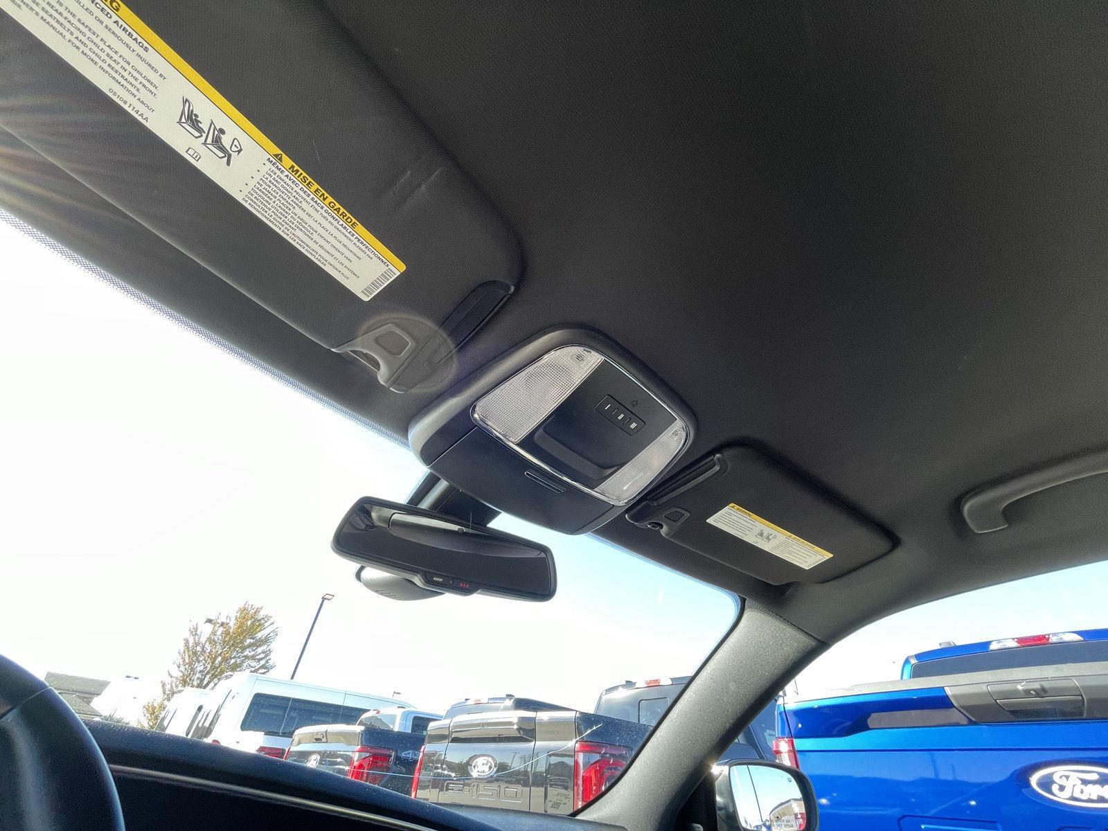 Vehicle photo 21