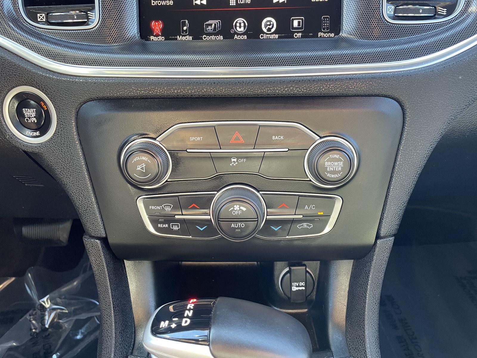 Vehicle photo 25