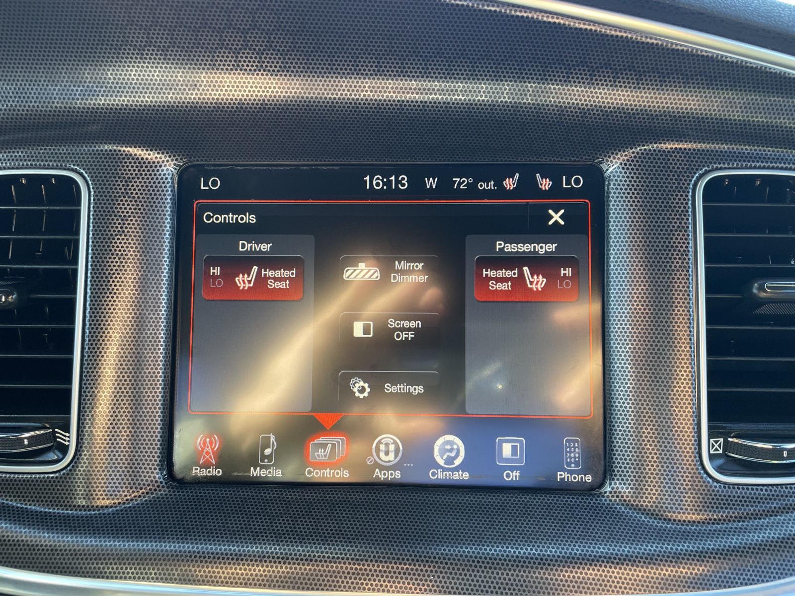 Vehicle photo 26