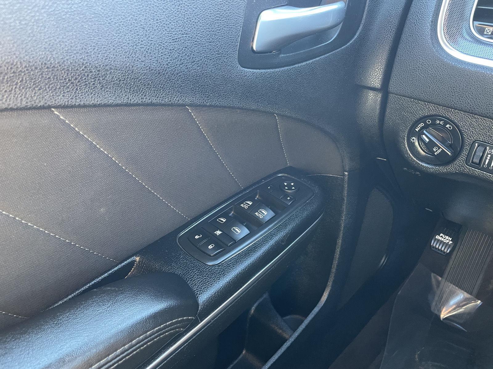 Vehicle photo 27