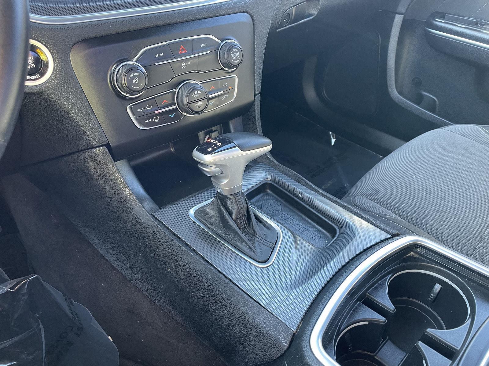 Vehicle photo 28