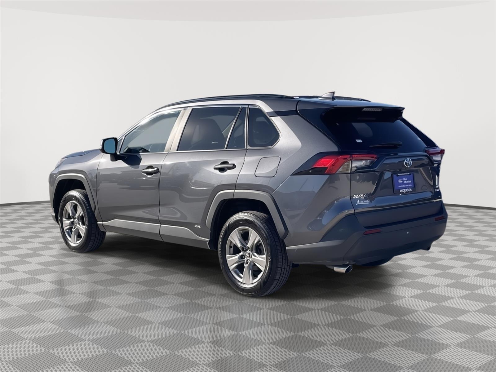 Vehicle photo 9