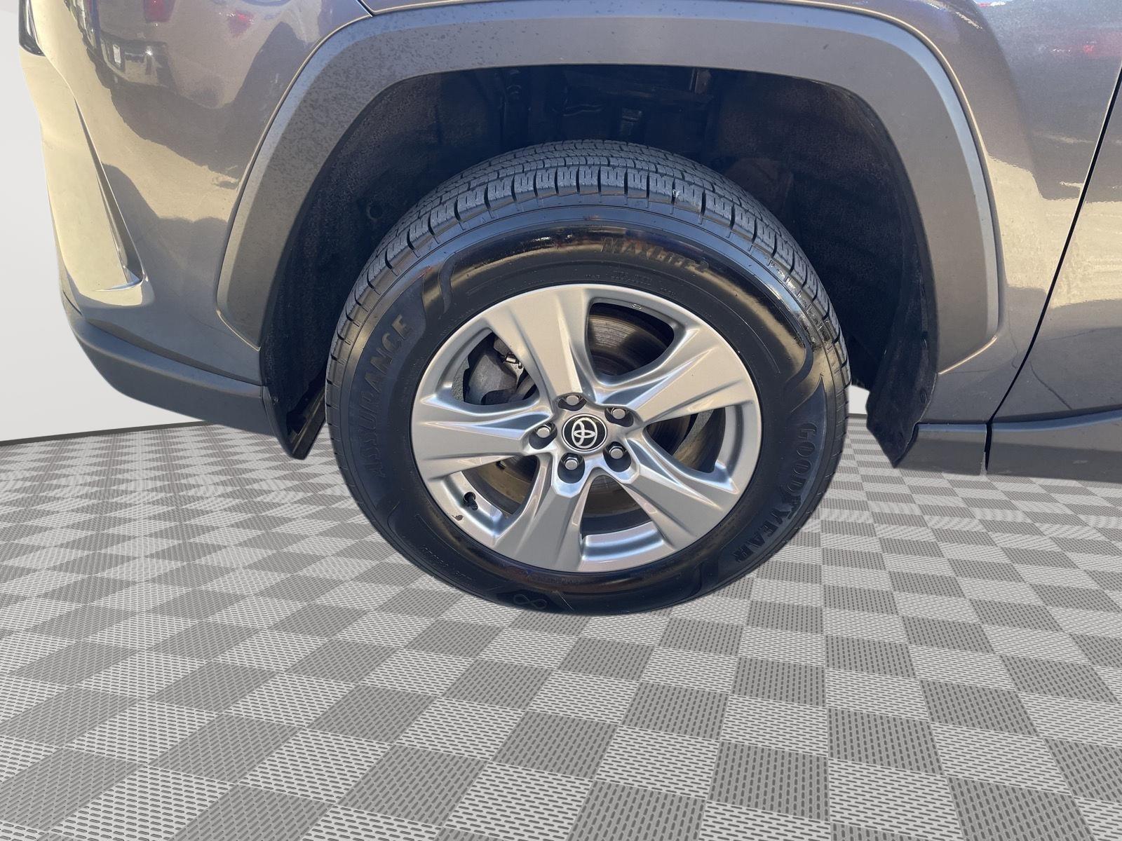Vehicle photo 10