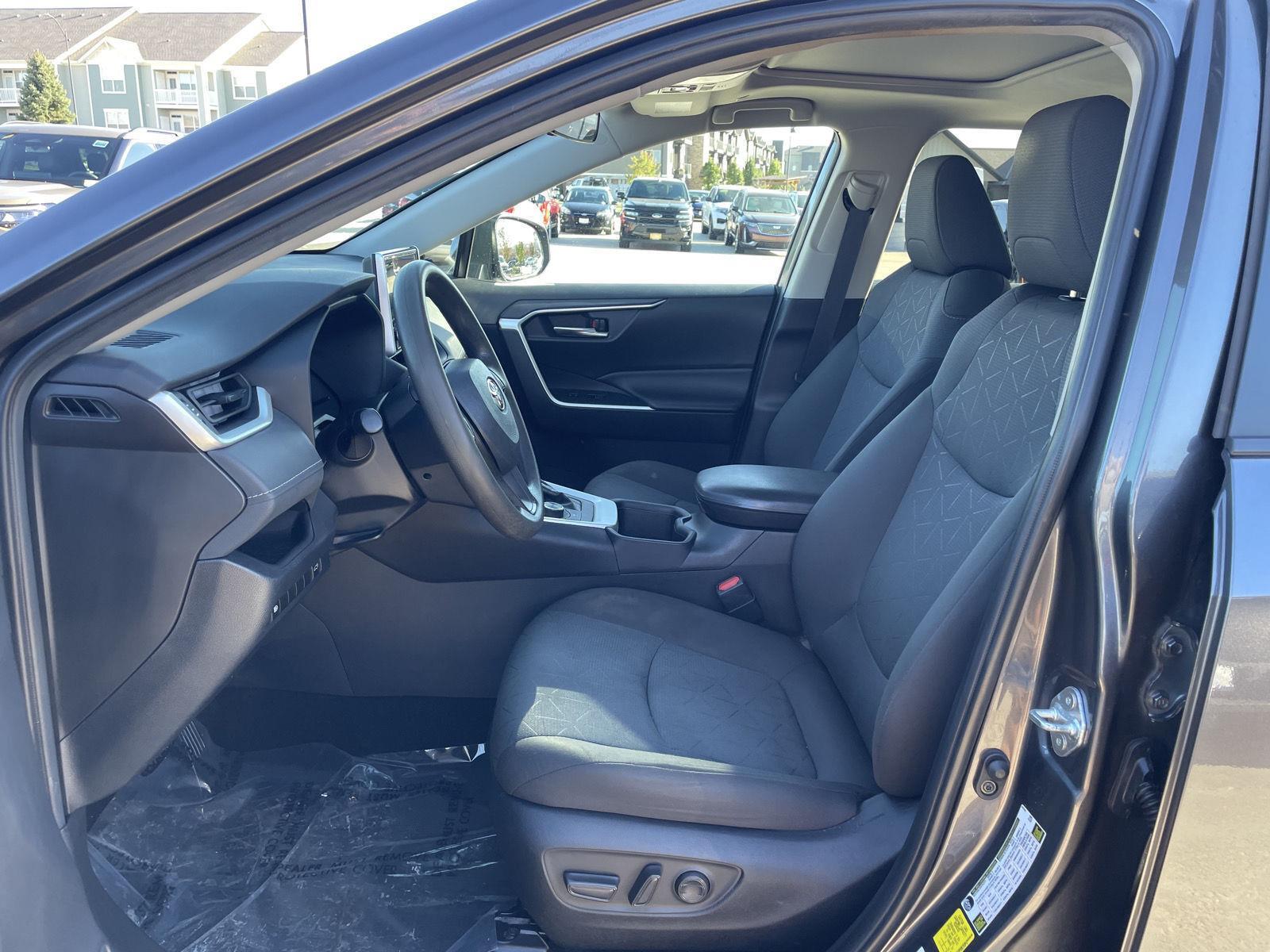Vehicle photo 17