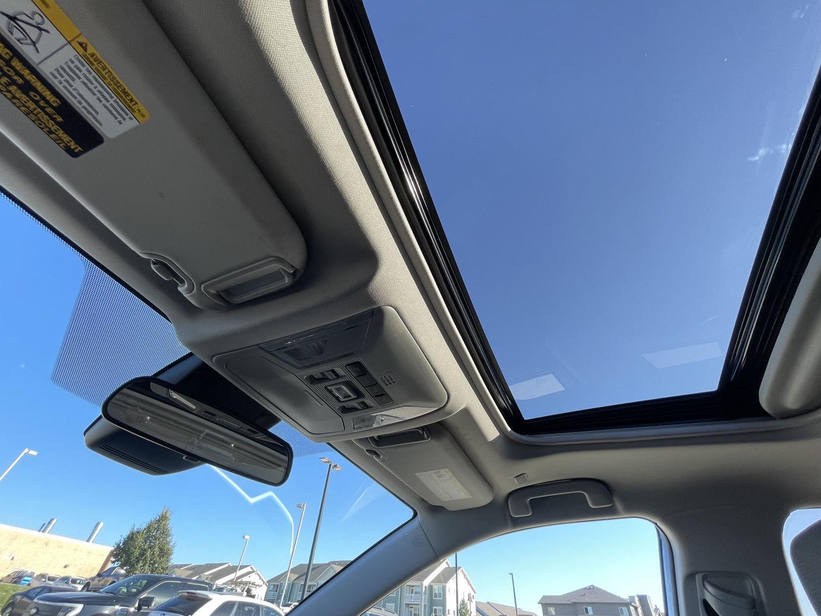 Vehicle photo 21