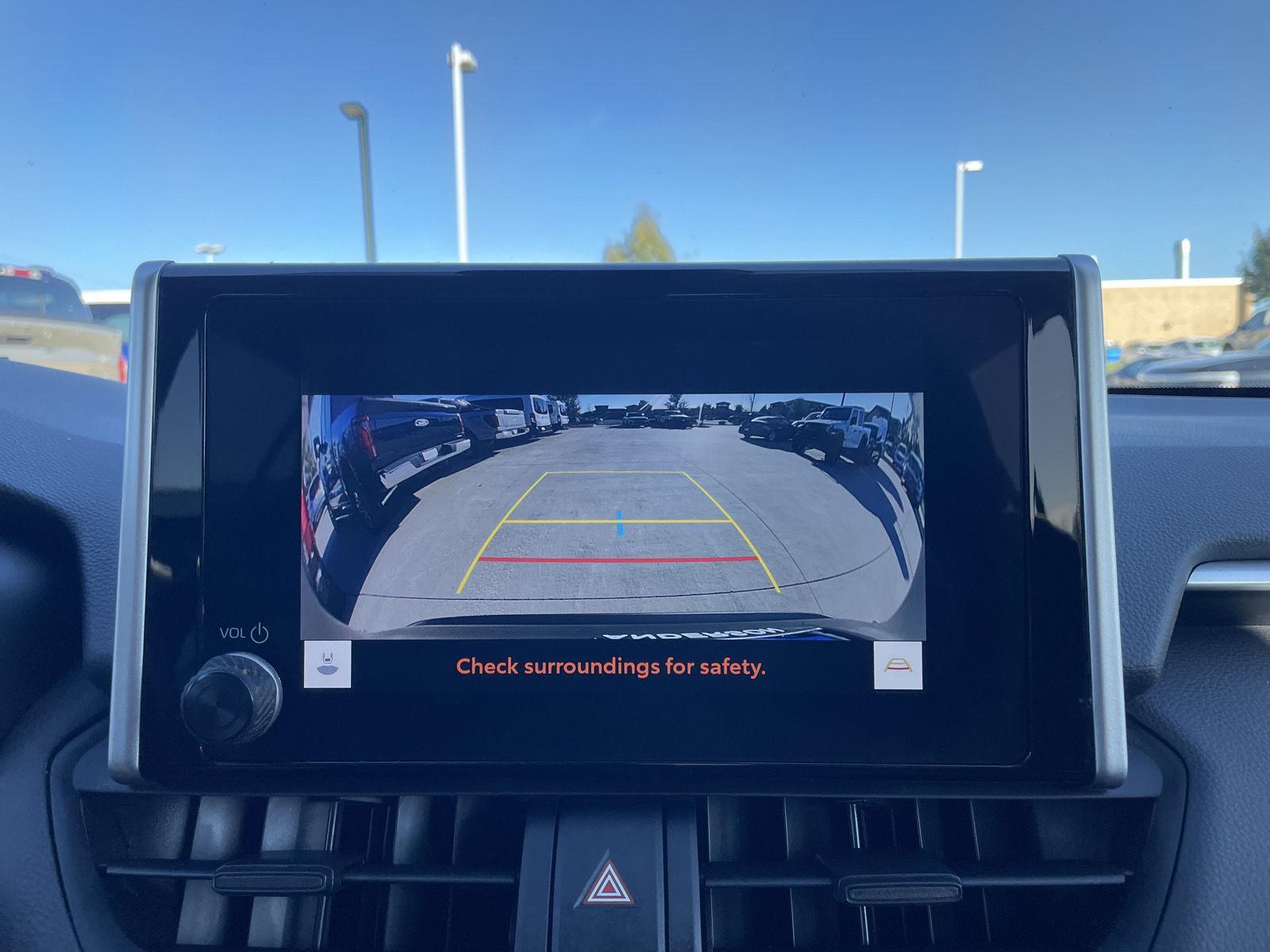 Vehicle photo 23