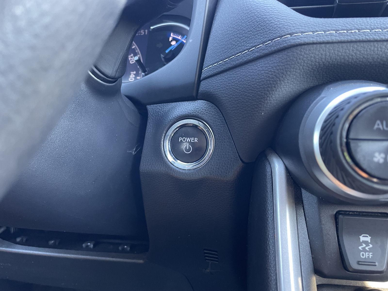 Vehicle photo 24