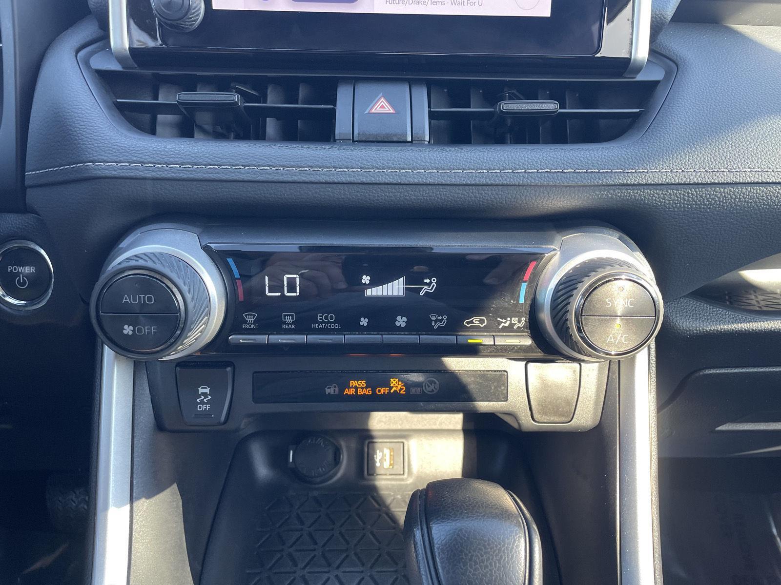 Vehicle photo 26