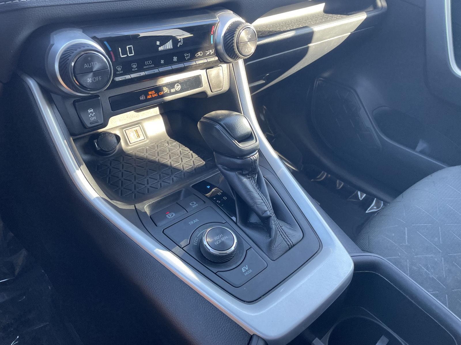 Vehicle photo 30