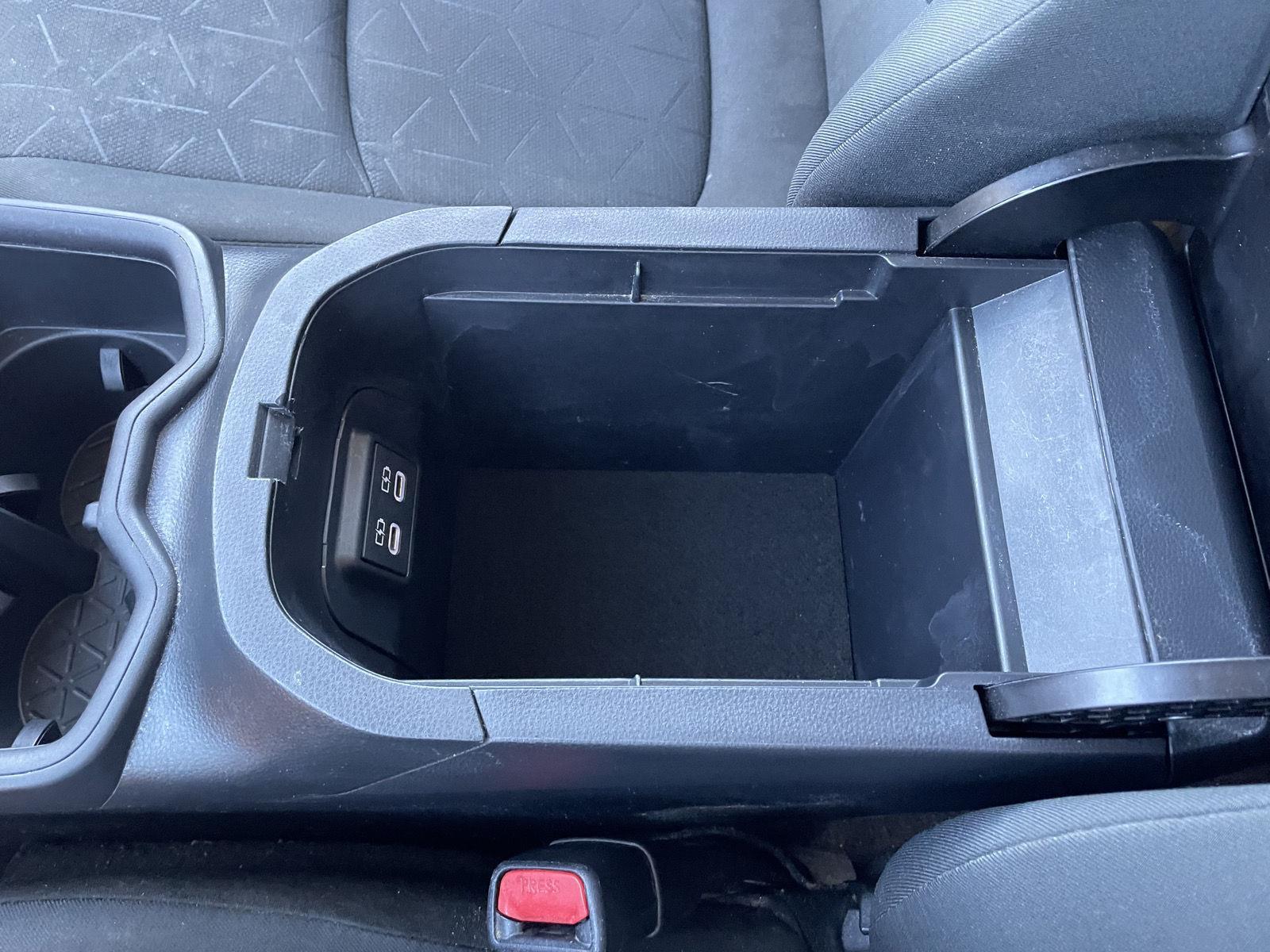 Vehicle photo 31