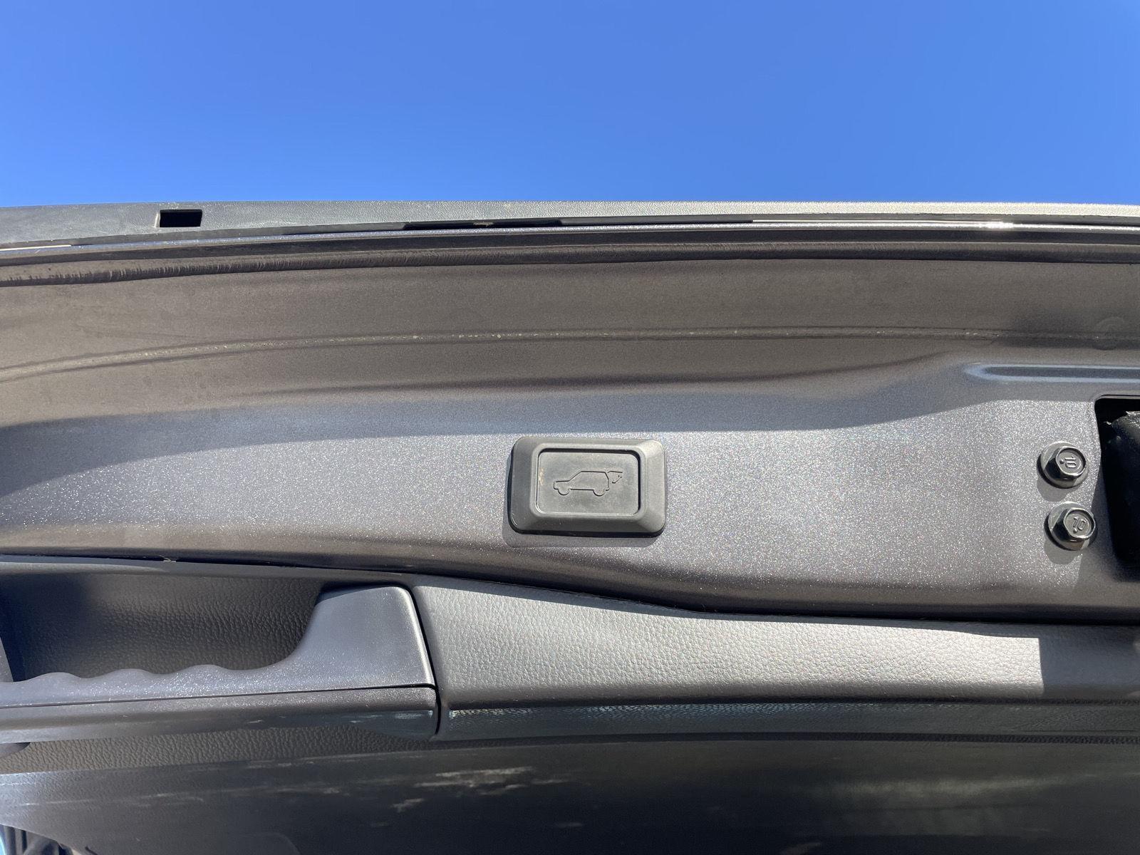 Vehicle photo 36