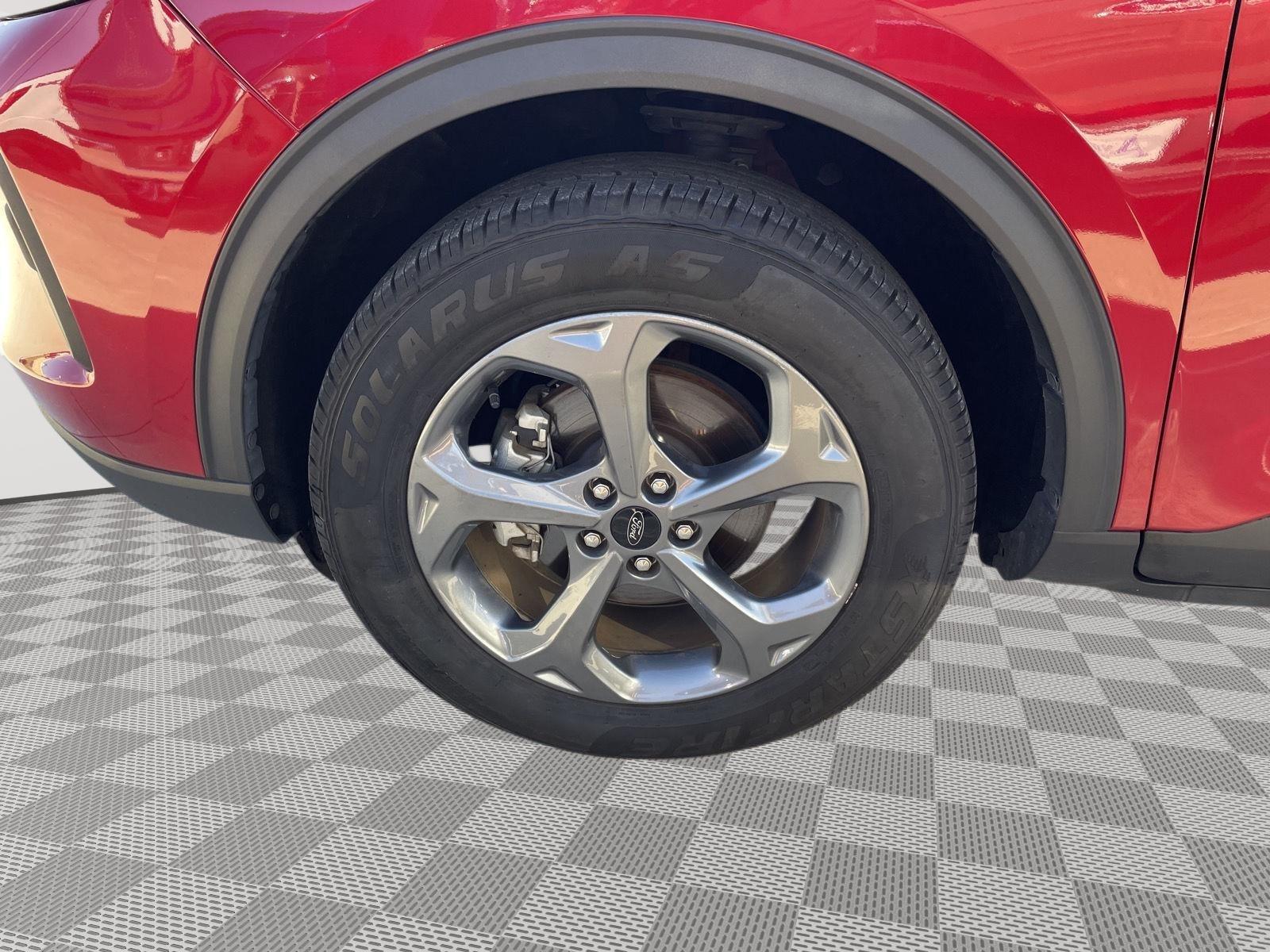 Vehicle photo 10