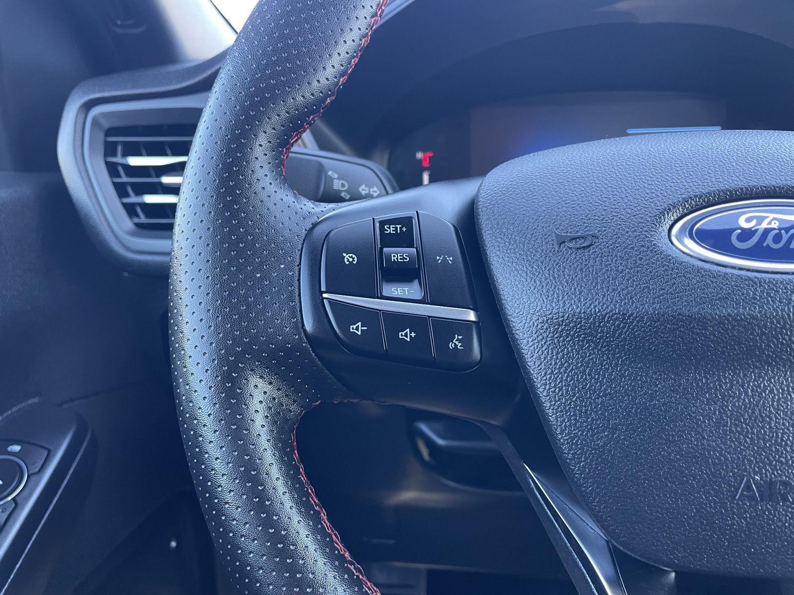 Vehicle photo 12