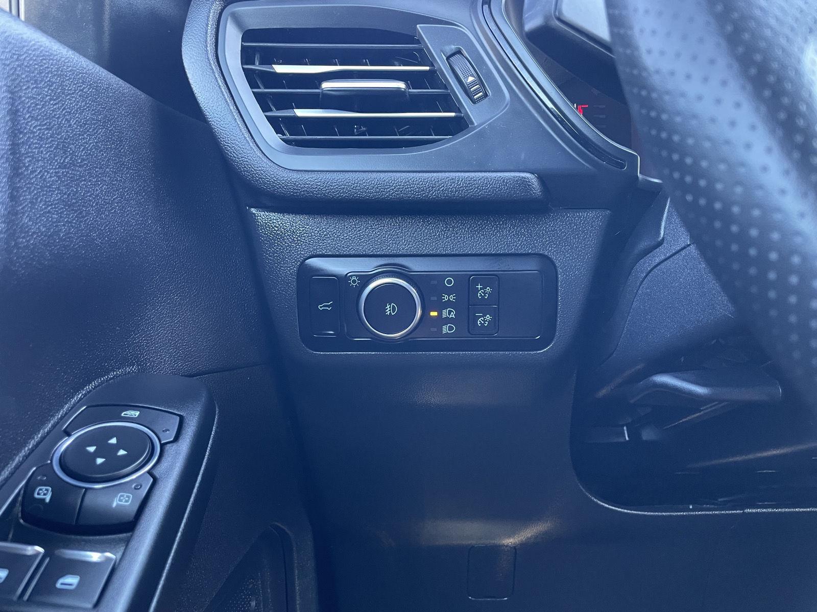 Vehicle photo 15