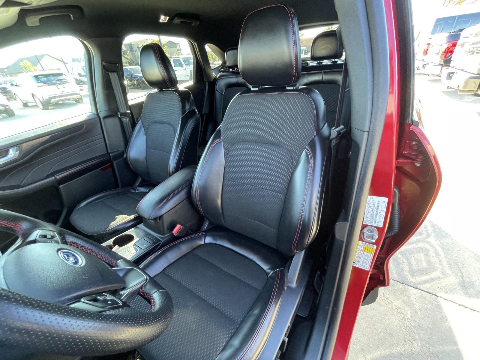 Vehicle photo 17