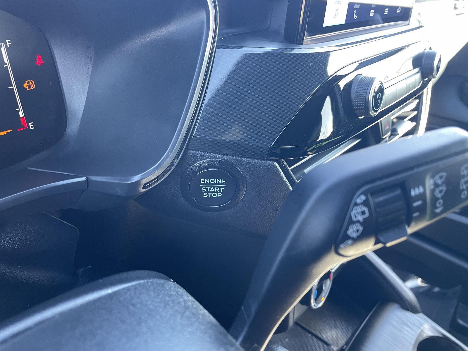 Vehicle photo 23