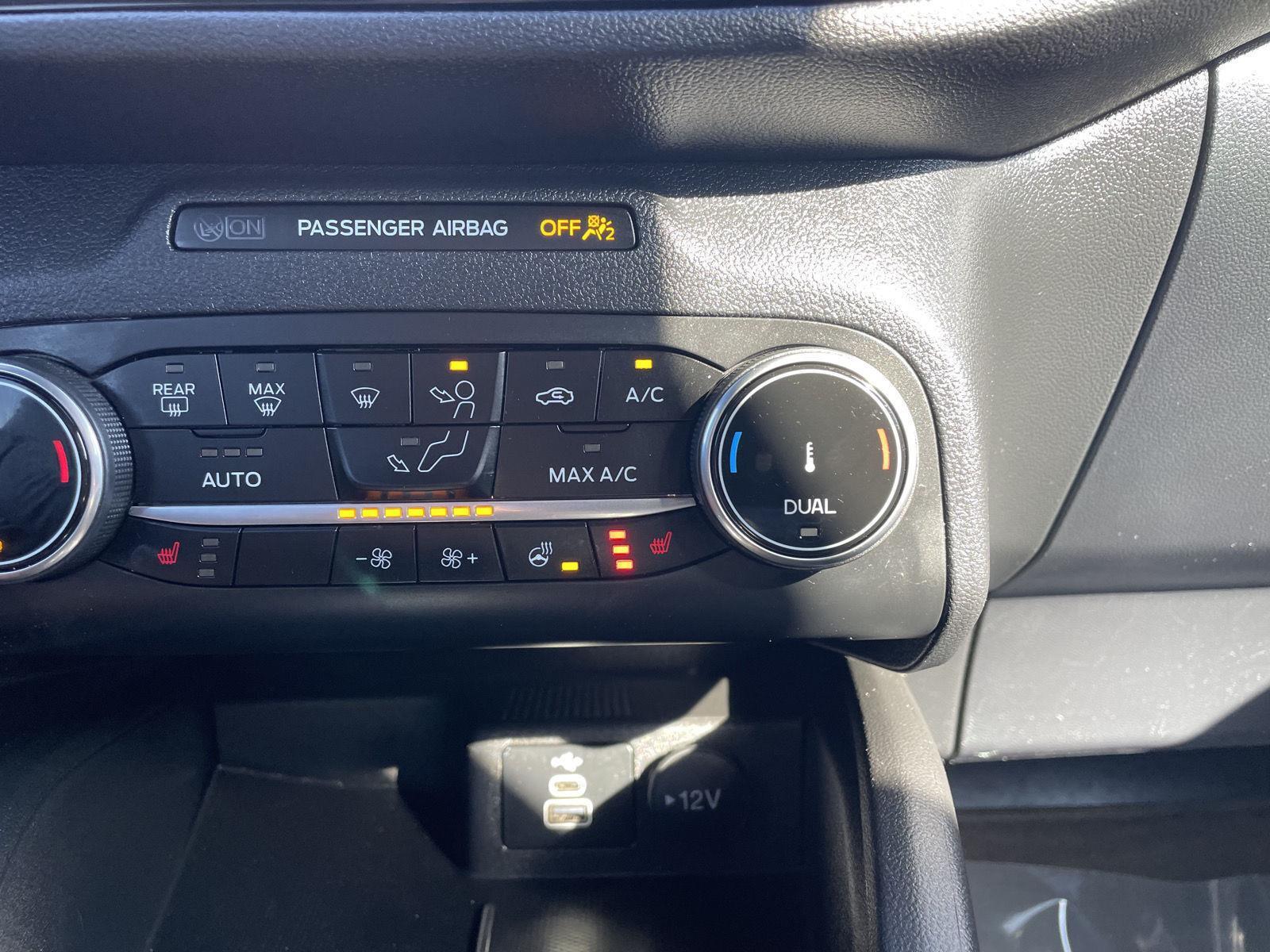 Vehicle photo 26