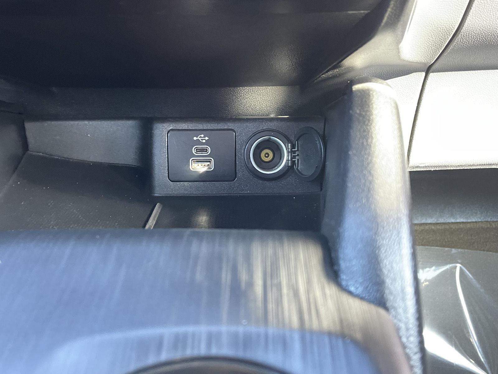 Vehicle photo 27