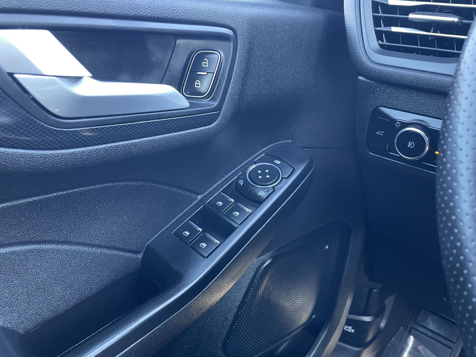 Vehicle photo 28