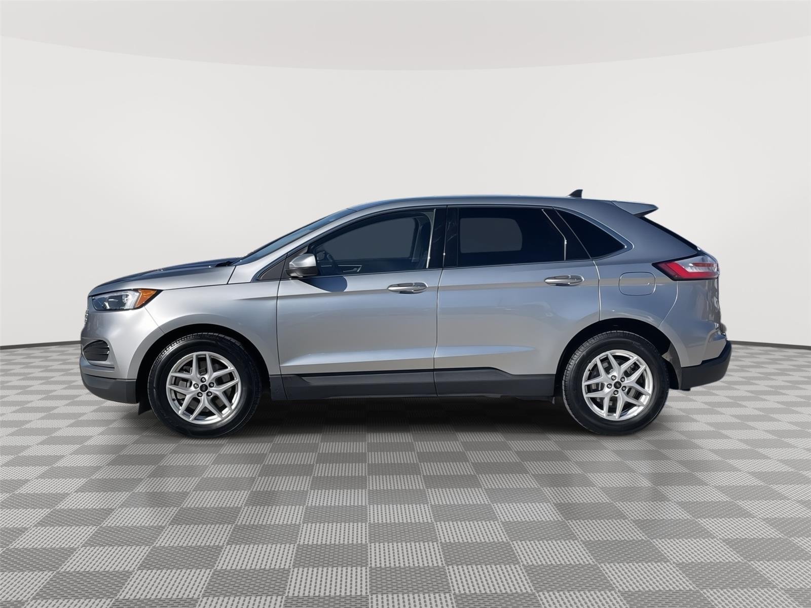 Vehicle photo 2