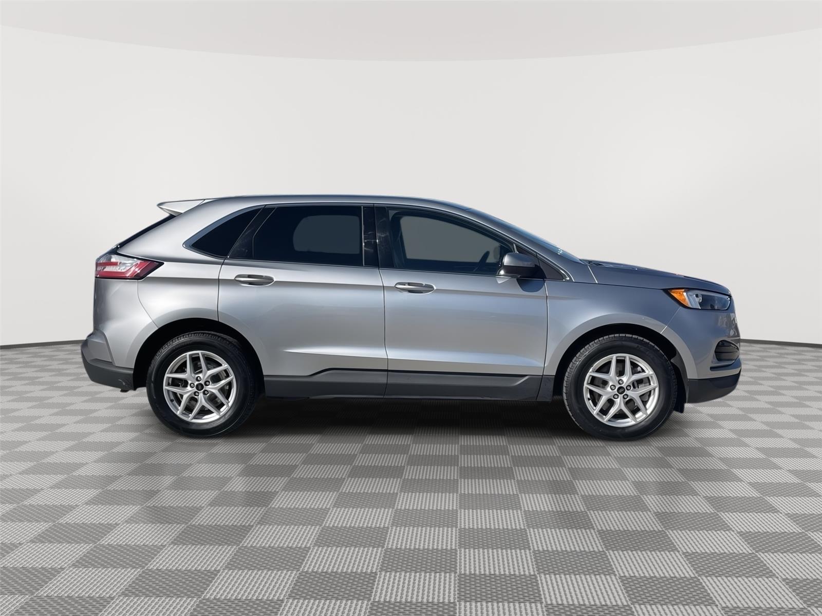 Vehicle photo 6