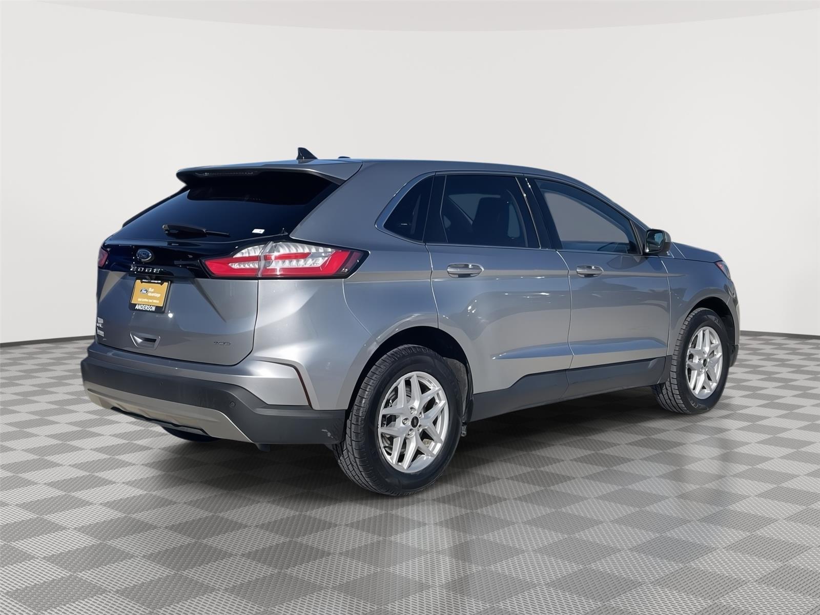 Vehicle photo 7